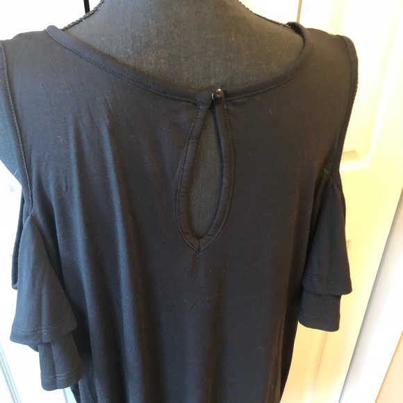 🎉SOLDOUT🆕🖤Ultimate Cold Shoulder Swing Dress🖤 - Picture 4 of 8